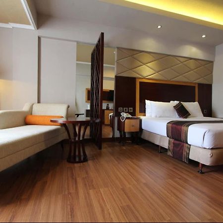 Regent'S Park Hotel Malang Dış mekan fotoğraf
