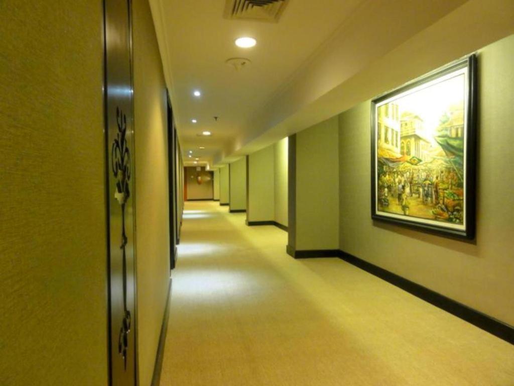Regent'S Park Hotel Malang Dış mekan fotoğraf
