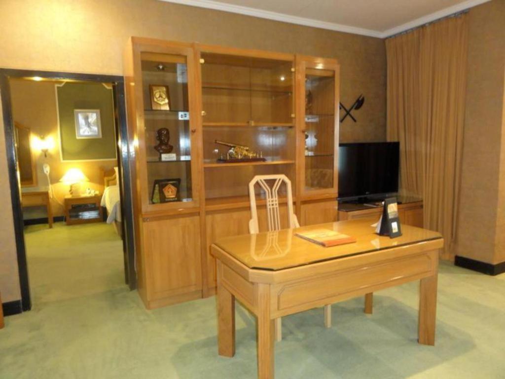 Regent'S Park Hotel Malang Dış mekan fotoğraf