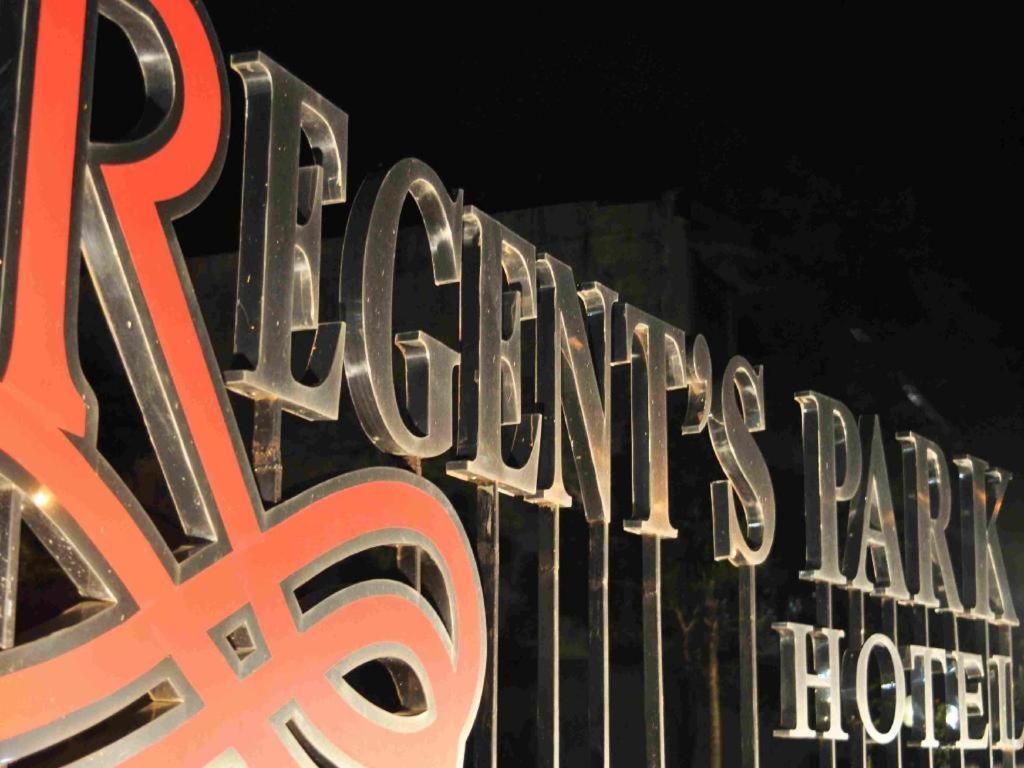 Regent'S Park Hotel Malang Dış mekan fotoğraf