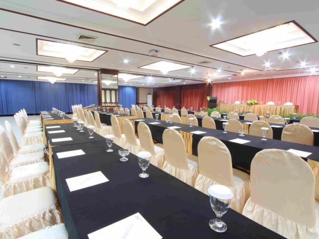 Regent'S Park Hotel Malang Dış mekan fotoğraf