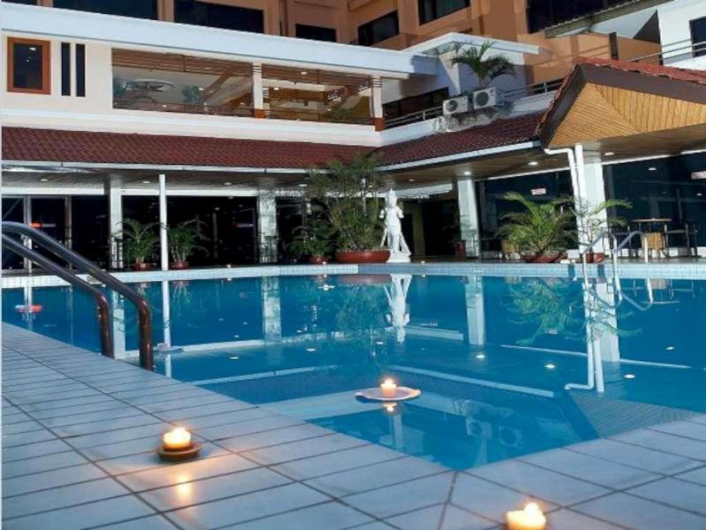 Regent'S Park Hotel Malang Dış mekan fotoğraf
