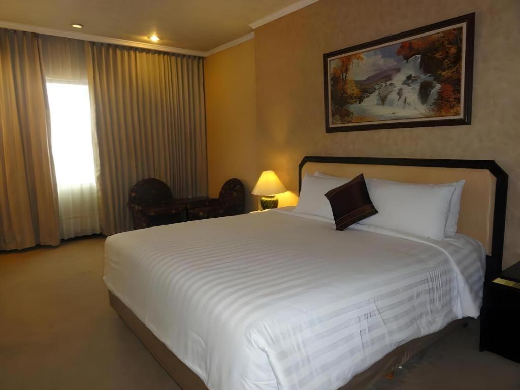 Regent'S Park Hotel Malang Dış mekan fotoğraf
