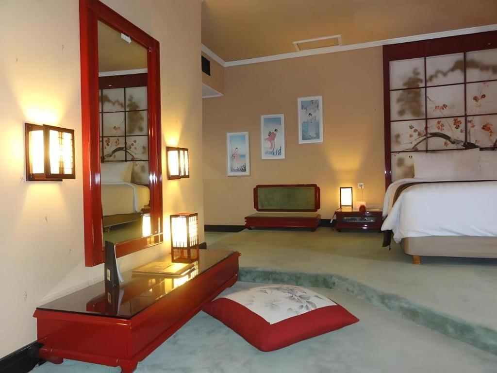 Regent'S Park Hotel Malang Dış mekan fotoğraf