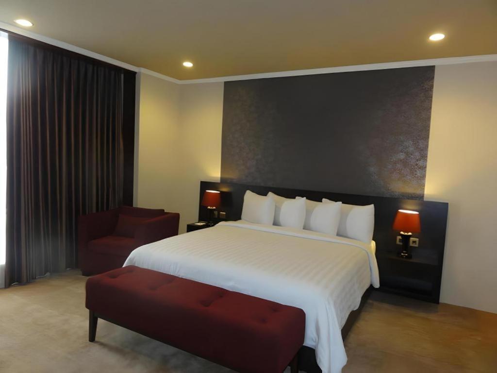 Regent'S Park Hotel Malang Dış mekan fotoğraf