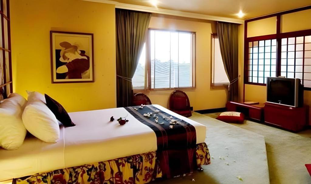 Regent'S Park Hotel Malang Dış mekan fotoğraf
