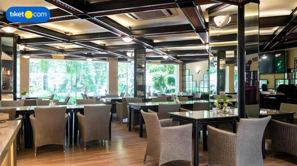 Regent'S Park Hotel Malang Dış mekan fotoğraf