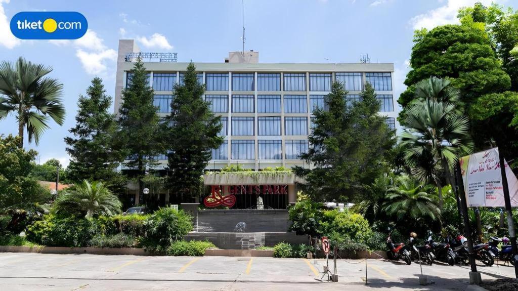 Regent'S Park Hotel Malang Dış mekan fotoğraf