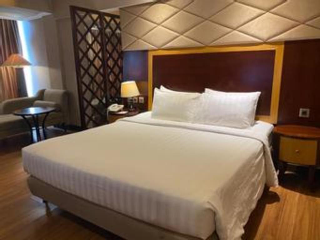 Regent'S Park Hotel Malang Dış mekan fotoğraf