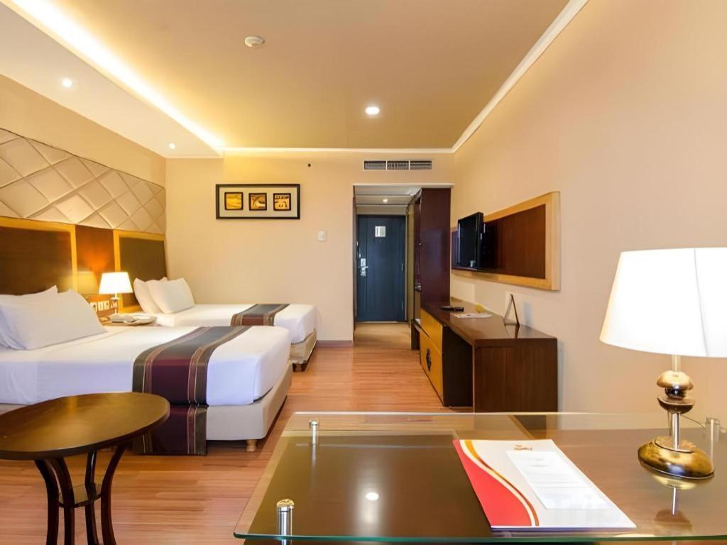 Regent'S Park Hotel Malang Dış mekan fotoğraf
