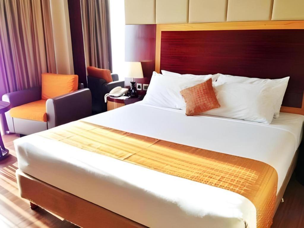 Regent'S Park Hotel Malang Dış mekan fotoğraf