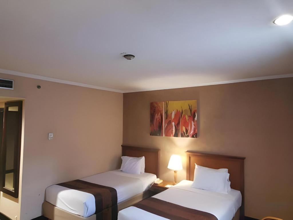 Regent'S Park Hotel Malang Dış mekan fotoğraf
