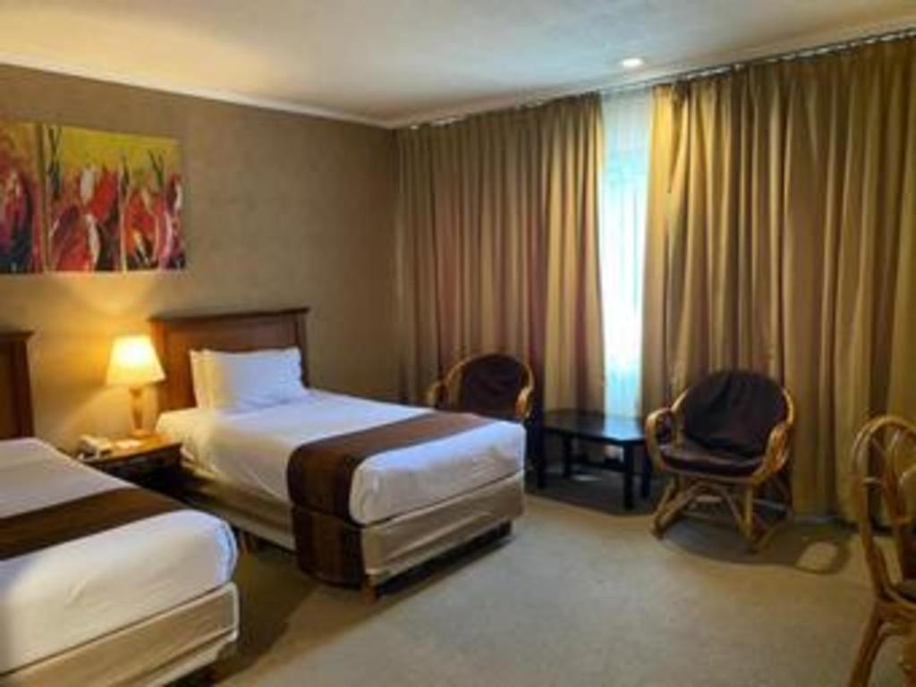 Regent'S Park Hotel Malang Dış mekan fotoğraf