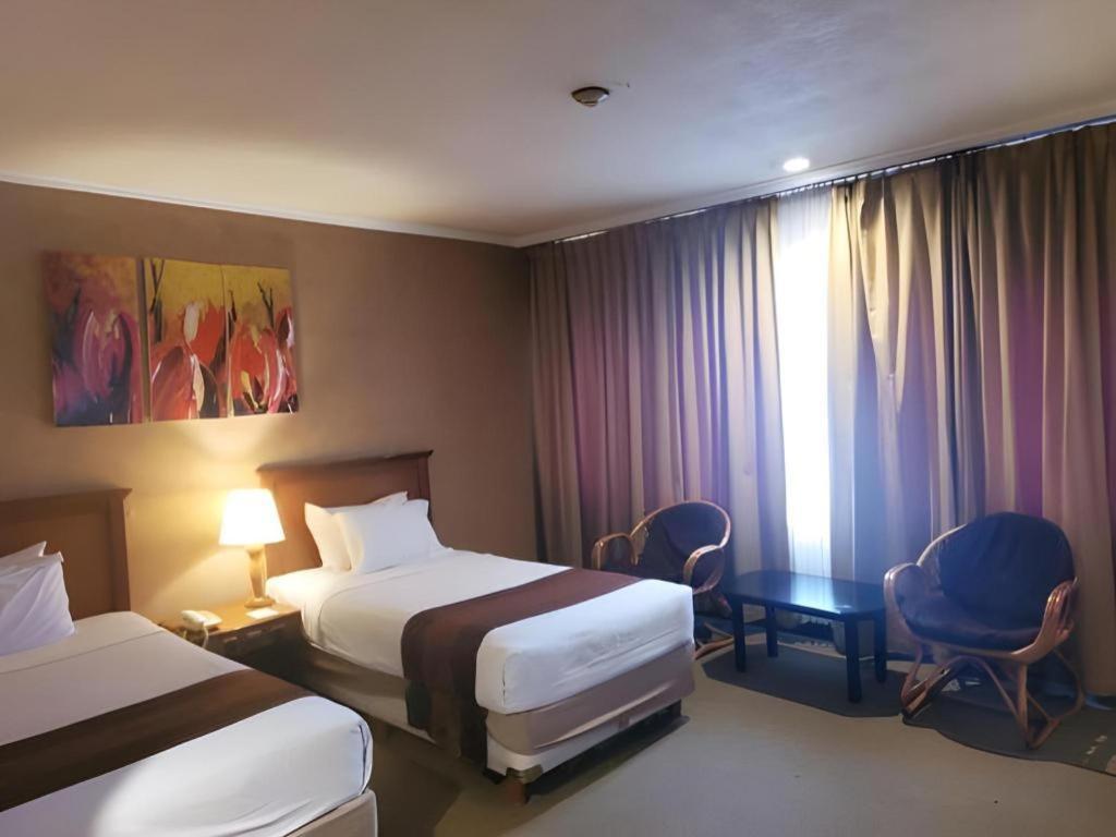 Regent'S Park Hotel Malang Dış mekan fotoğraf