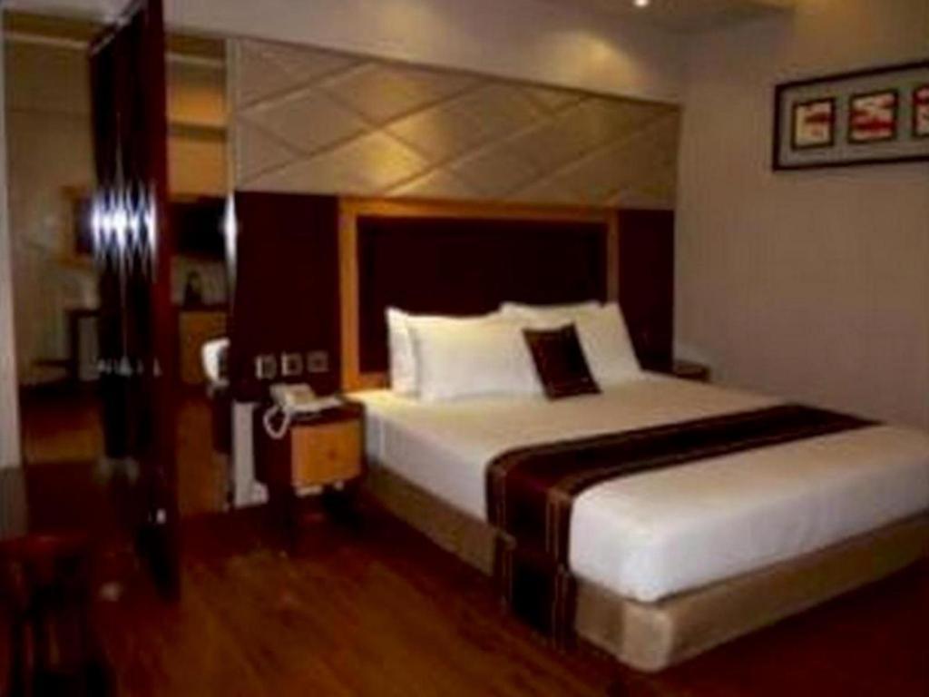 Regent'S Park Hotel Malang Dış mekan fotoğraf