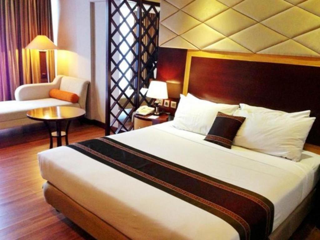 Regent'S Park Hotel Malang Dış mekan fotoğraf