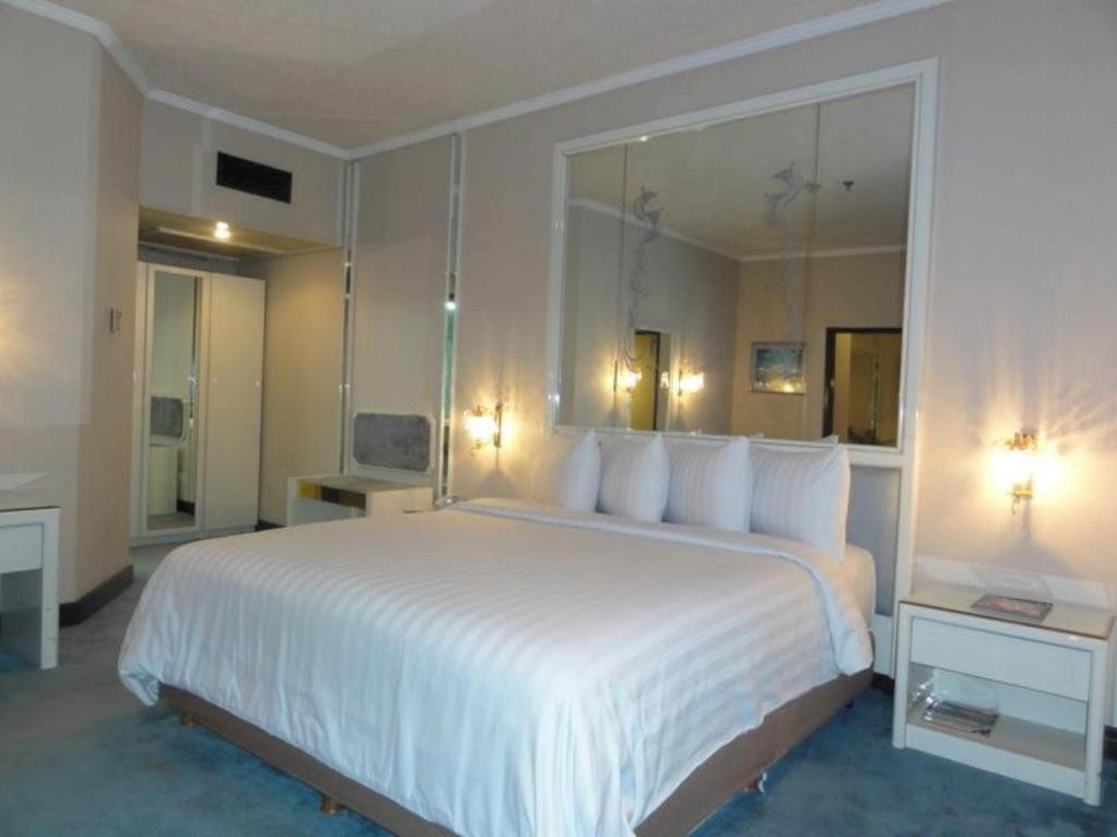 Regent'S Park Hotel Malang Dış mekan fotoğraf