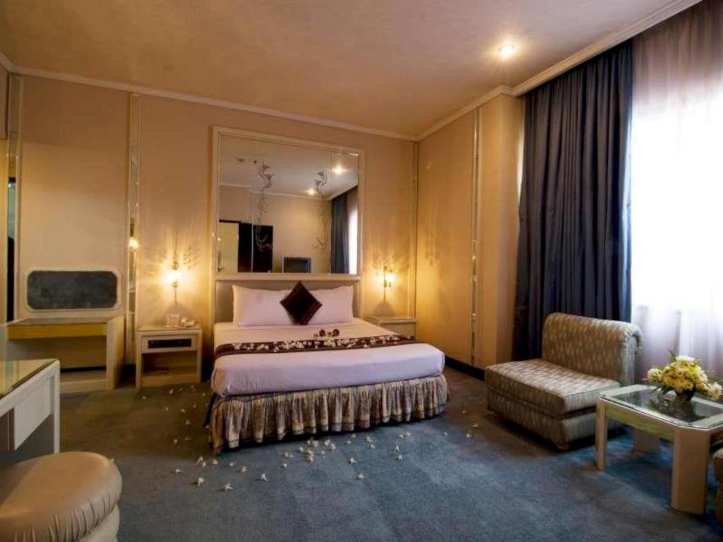 Regent'S Park Hotel Malang Dış mekan fotoğraf