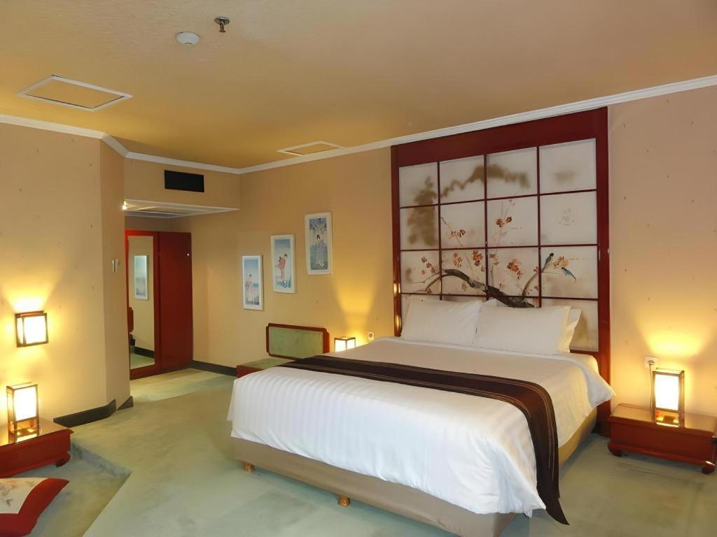 Regent'S Park Hotel Malang Dış mekan fotoğraf
